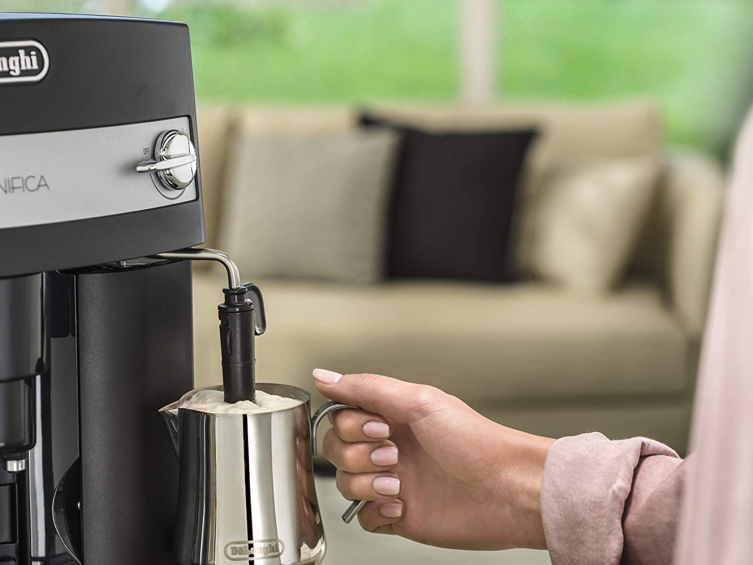De'Longhi B ESAM 3000 Kaffeevollautomat, Edelstahl rostfrei, 1.8 liters, Schwarz